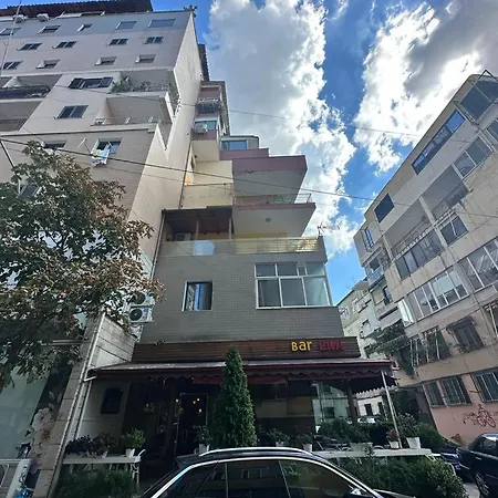 Sunshine Tirana, Sheshi Wilson